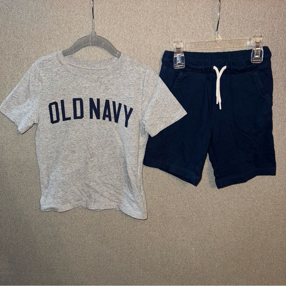 Old Navy size 4t gray logo tee shirt blue jogger shorts